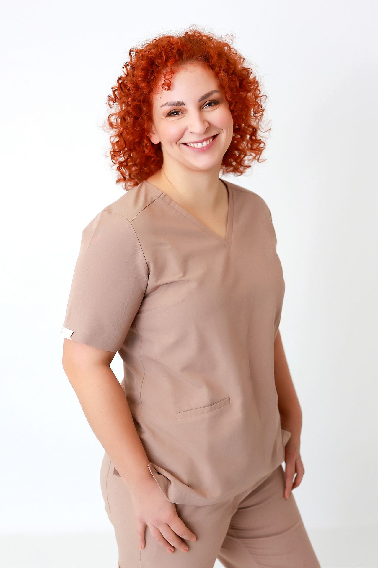 Dermatolog Monika Gieroń specjalistka dermatologii i wenerologii, absolwentka Collegium Medicum Uniwersytetu Jagiellońskiego w Krakowie, starszy asystent w Klinice Dermatologii w Kielcach, asystent na Wydziale Lekarskim Uniwersytetu Jana Kochanowskiego w Kielcach. Prowadzi szkolenia z medycyny Estetycznej w AMT w Warszawie. Współwłaścicielka Centrum Dermatologii i Medycyny Estetycznej Floriderm w Kielcach. Główne zainteresowania zawodowe, to dermatochirurgia, laseroterapia oraz medycyna estetyczna.